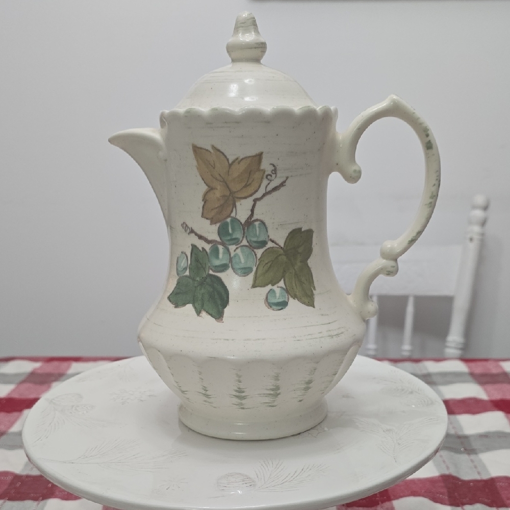 Vintage Metlox Poppytrail Vineyard Vernon Stoneware Coffee Pot With Lid